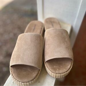 🆕.Lisa & Vicky Elegant Tan Platform Slide Sandals. NWT